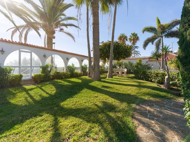 4 slaapkamer Villa te koop in Playa del Inglés, San Bartolomé de Tirajana met garage - € 1.700.000 (Ref: 9574689)