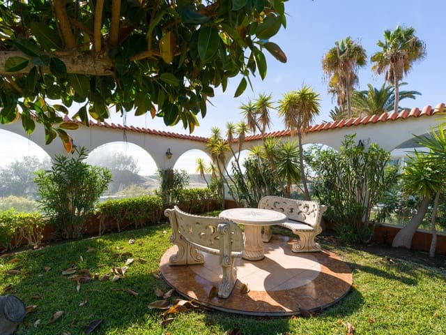 4 slaapkamer Villa te koop in Playa del Inglés, San Bartolomé de Tirajana met garage - € 1.700.000 (Ref: 9574689)