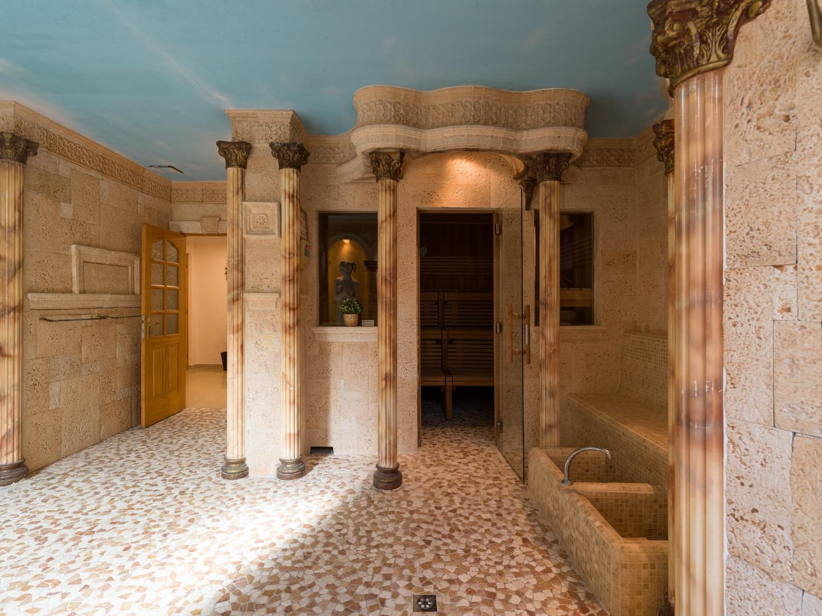 4 slaapkamer Villa te koop in Playa del Ingles met garage - € 1.700.000 (Ref: 9574689)