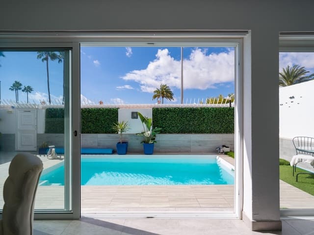 3 slaapkamer Bungalow te koop in Playa del Inglés, San Bartolomé de Tirajana met zwembad - € 940.000 (Ref: 9596230)