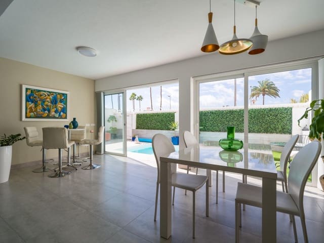 3 slaapkamer Bungalow te koop in Playa del Inglés, San Bartolomé de Tirajana met zwembad - € 940.000 (Ref: 9596230)