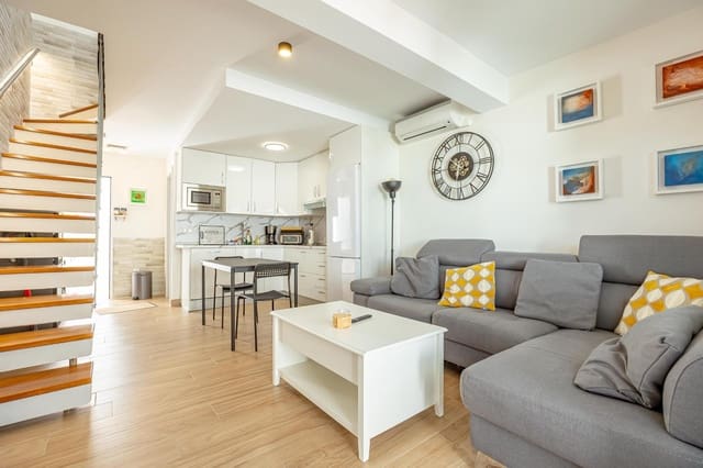 2 bedroom Bungalow for sale in Playa del Inglés, San Bartolomé de Tirajana - € 330,000 (Ref: 9619340)