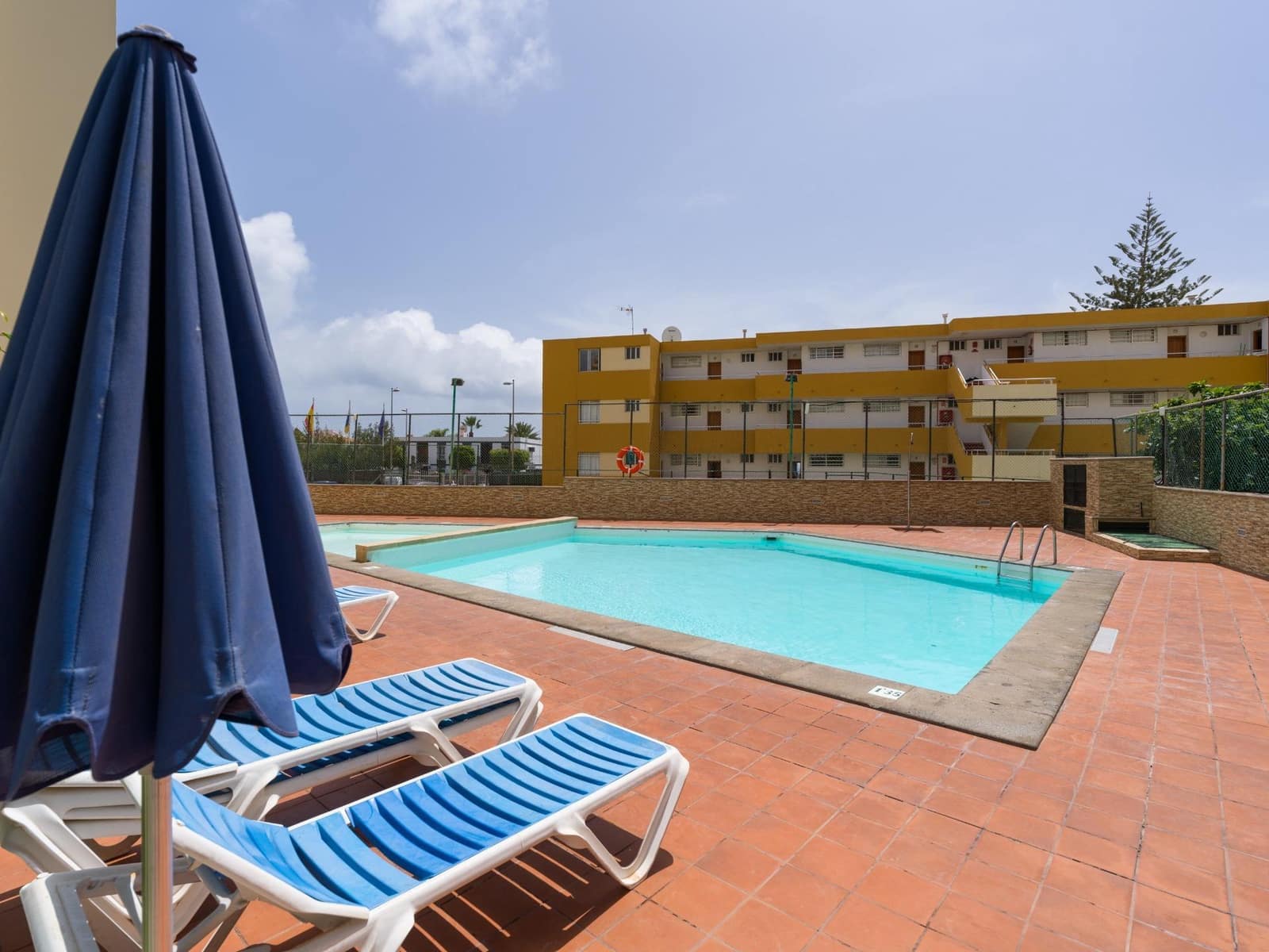 2 bedroom Apartment for sale in Playa del Ingles with pool - € 262,000 (Ref: 9755775)