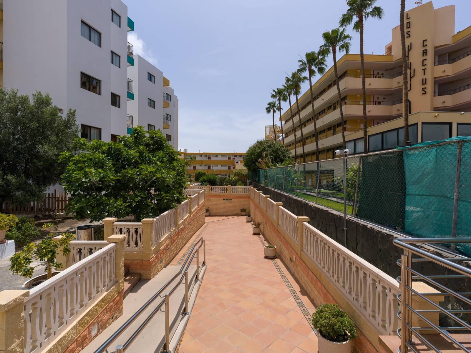 2 bedroom Apartment for sale in Playa del Ingles with pool - € 262,000 (Ref: 9755775)