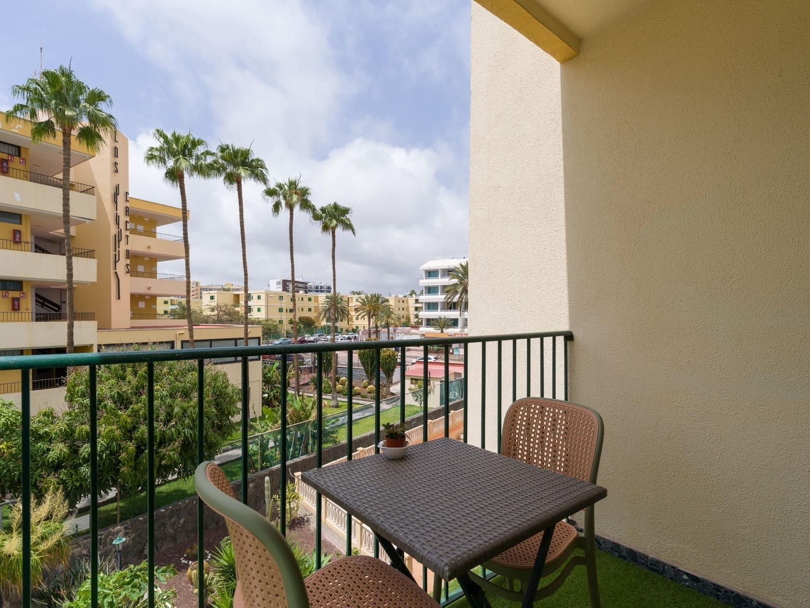 2 bedroom Apartment for sale in Playa del Ingles with pool - € 262,000 (Ref: 9755775)
