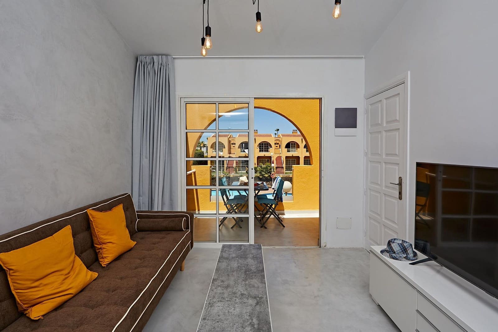 1 quarto Bungalow para arrendar em San Bartolome de Tirajana com piscina - 1 150 € (Ref: 9811974)
