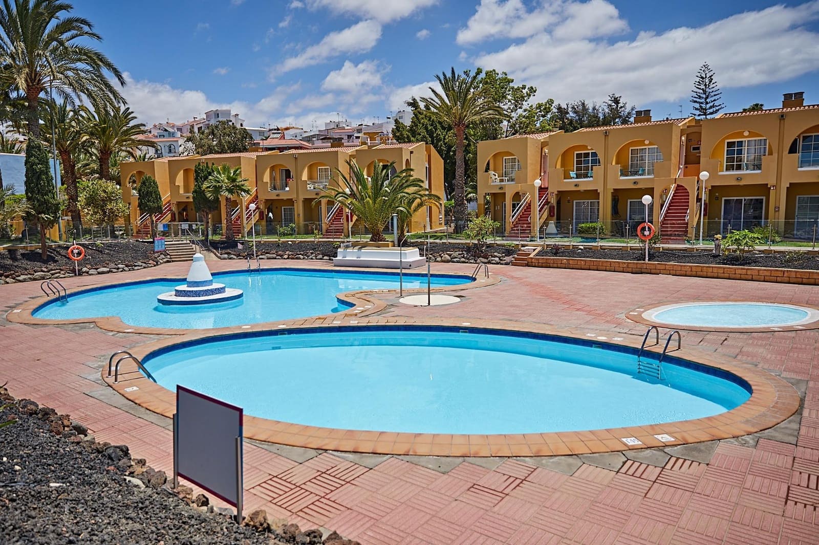 1 quarto Bungalow para arrendar em San Bartolome de Tirajana com piscina - 1 150 € (Ref: 9811974)