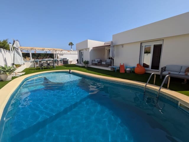 Chalet de 5 habitaciones en Mar de Cristal, Cartagena en venta con piscina - 575.000 € (Ref: 10062999)