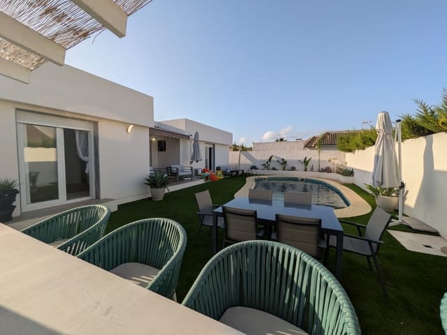 Chalet de 5 habitaciones en Mar de Cristal, Cartagena en venta con piscina - 575.000 € (Ref: 10062999)