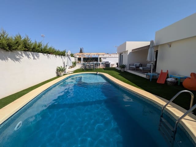 Chalet de 5 habitaciones en Mar de Cristal, Cartagena en venta con piscina - 575.000 € (Ref: 10062999)