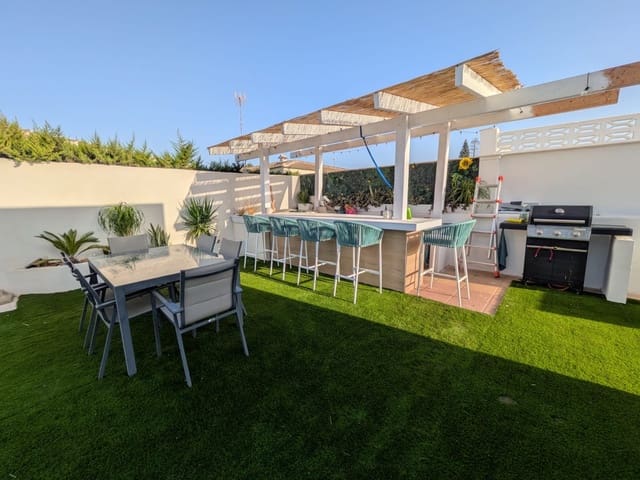 Chalet de 5 habitaciones en Mar de Cristal, Cartagena en venta con piscina - 575.000 € (Ref: 10062999)