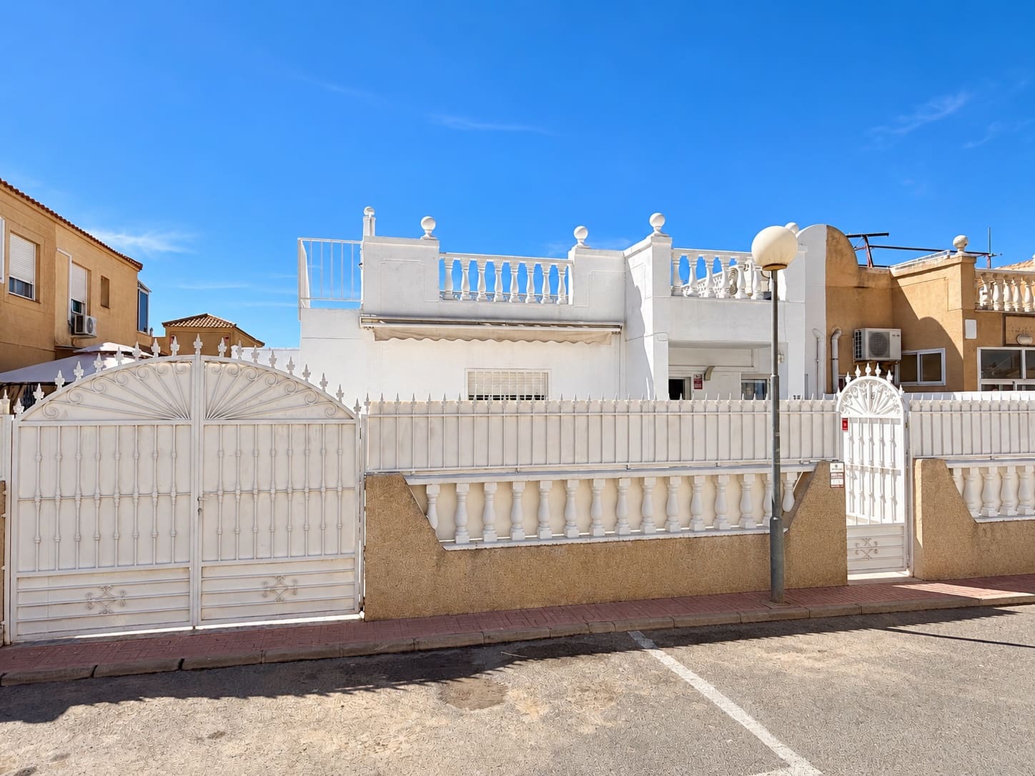 2 chambre Maison de Ville à vendre à Torrevieja avec piscine - 165 000 € (Ref: 10104320)