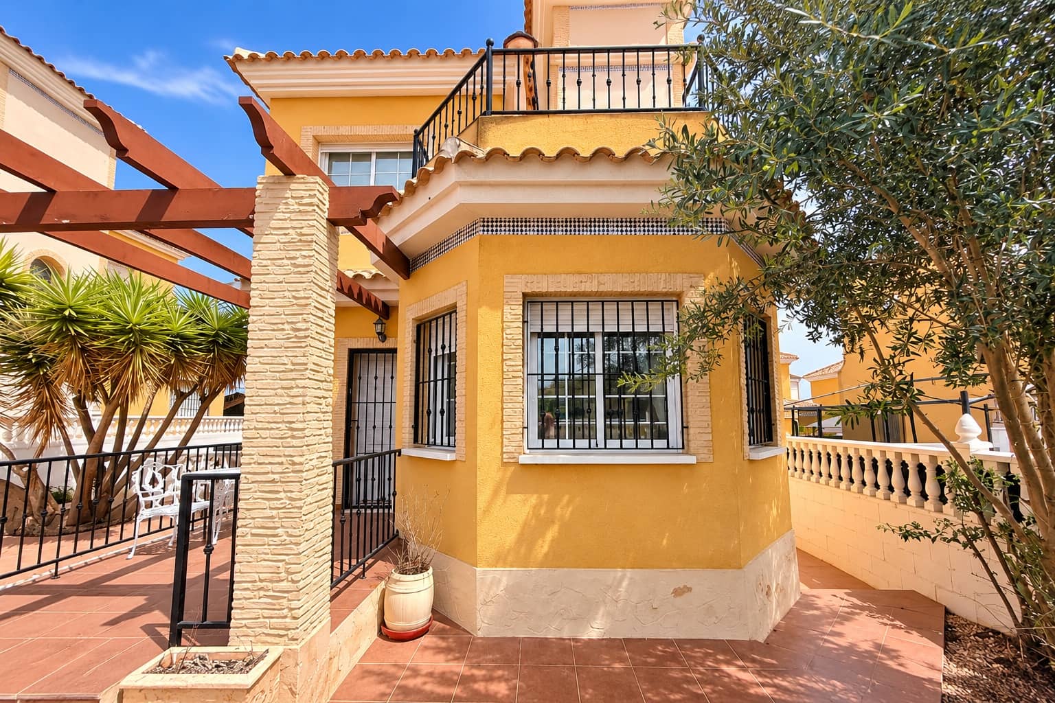 3 slaapkamer Villa te koop in Lo Crispin met zwembad - € 260.000 (Ref: 10163672)