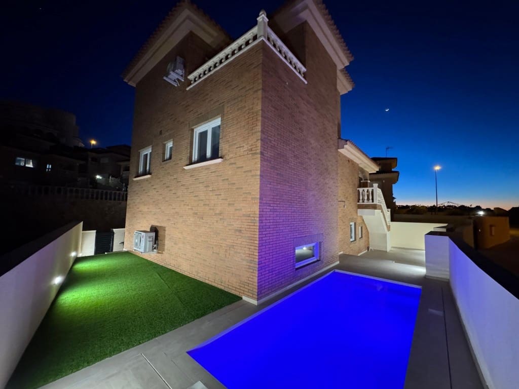 4 camera da letto Villa in vendita in Ciudad Quesada con piscina - 595.000 € (Rif: 9403802)