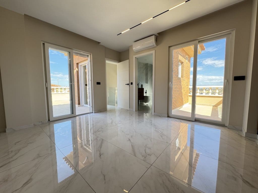 4 camera da letto Villa in vendita in Ciudad Quesada con piscina - 595.000 € (Rif: 9403802)