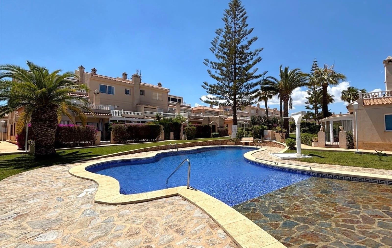 2 slaapkamer Bungalow te koop in Playa Flamenca met zwembad - € 158.000 (Ref: 9403818)