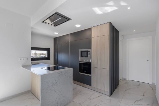 Ático de 2 habitaciones en Playa Flamenca, Orihuela en venta con piscina - 495.000 € (Ref: 9403821)