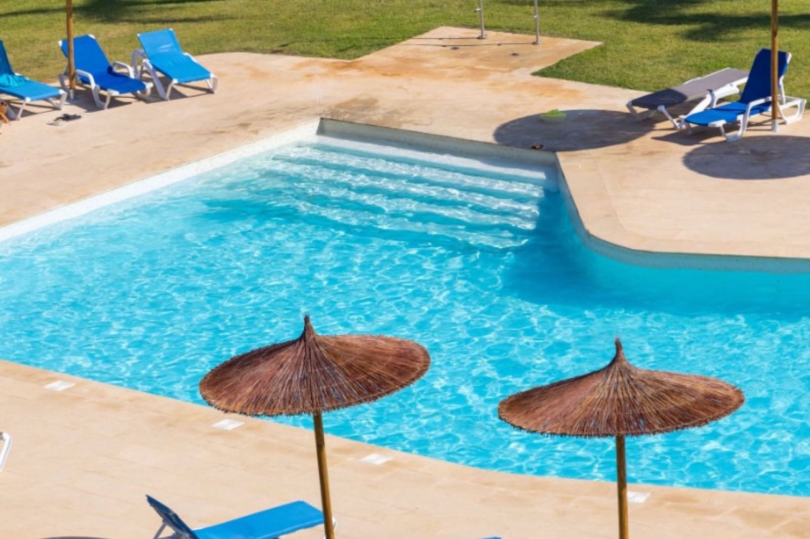 Ático de 2 habitaciones en Playa Flamenca en venta con piscina - 495.000 € (Ref: 9403821)