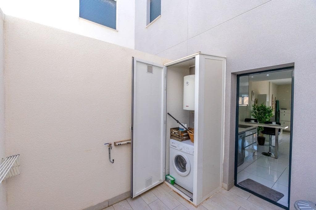 Apartamento de 2 habitaciones en Orihuela Costa en venta con piscina - 225.000 € (Ref: 9403828)