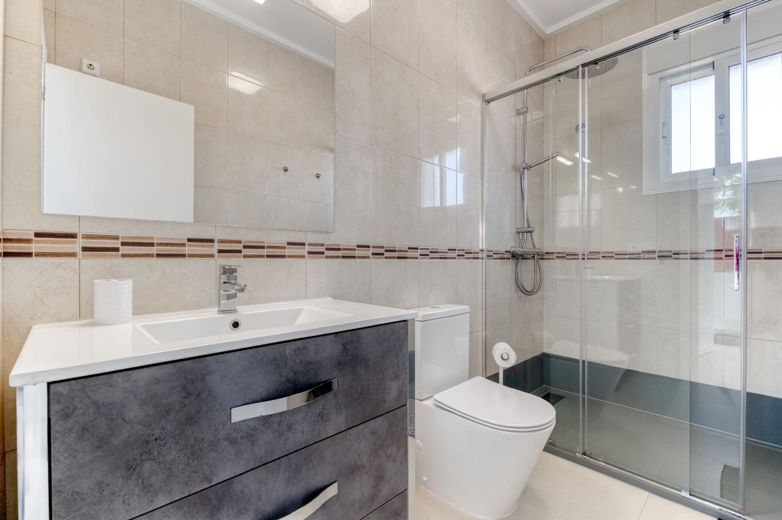 4 makuuhuone Huvila myytävänä paikassa Ciudad Quesada mukana uima-altaan - 695 000 € (Ref: 9403831)