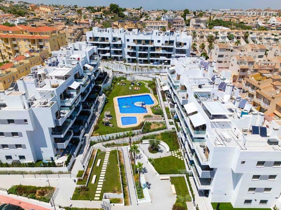 2 soveværelse Lejlighed til salg i Villamartin med swimmingpool - € 225.000 (Ref: 9403832)