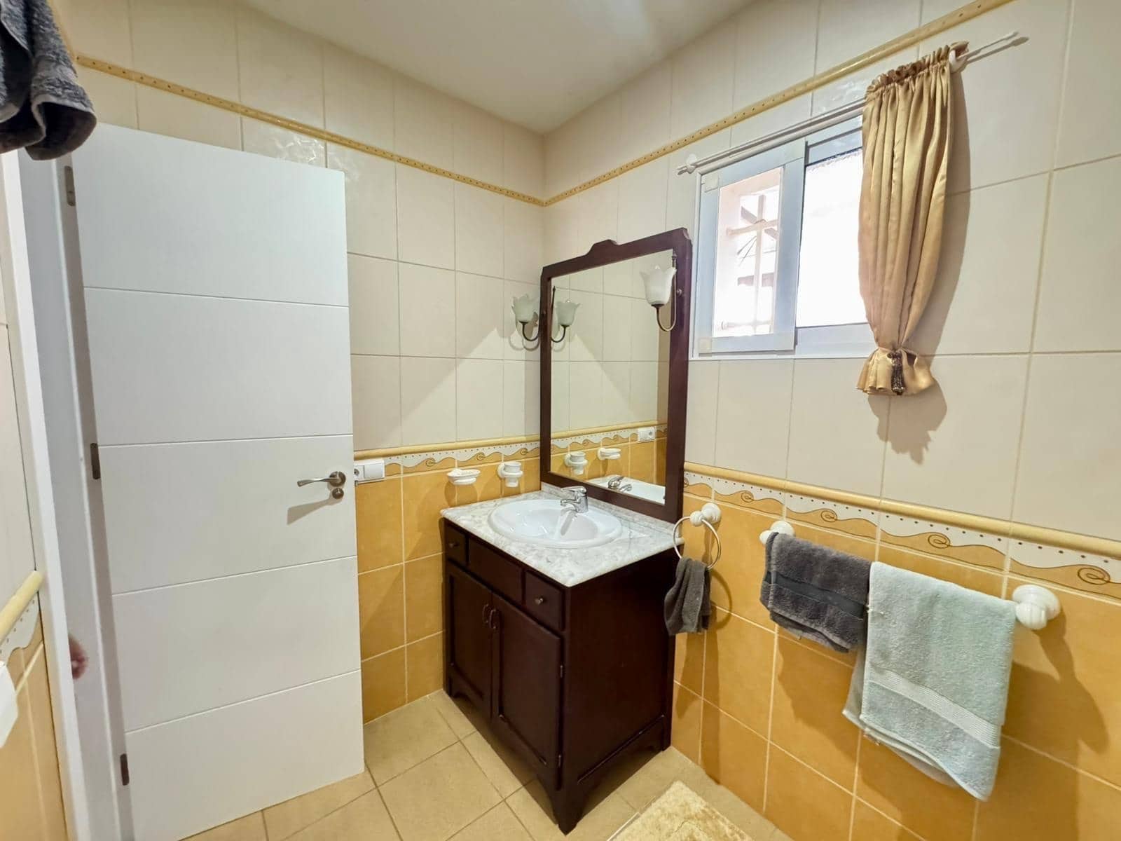 3 bedroom Villa for sale in Punta Prima with pool - € 305,000 (Ref: 9403842)