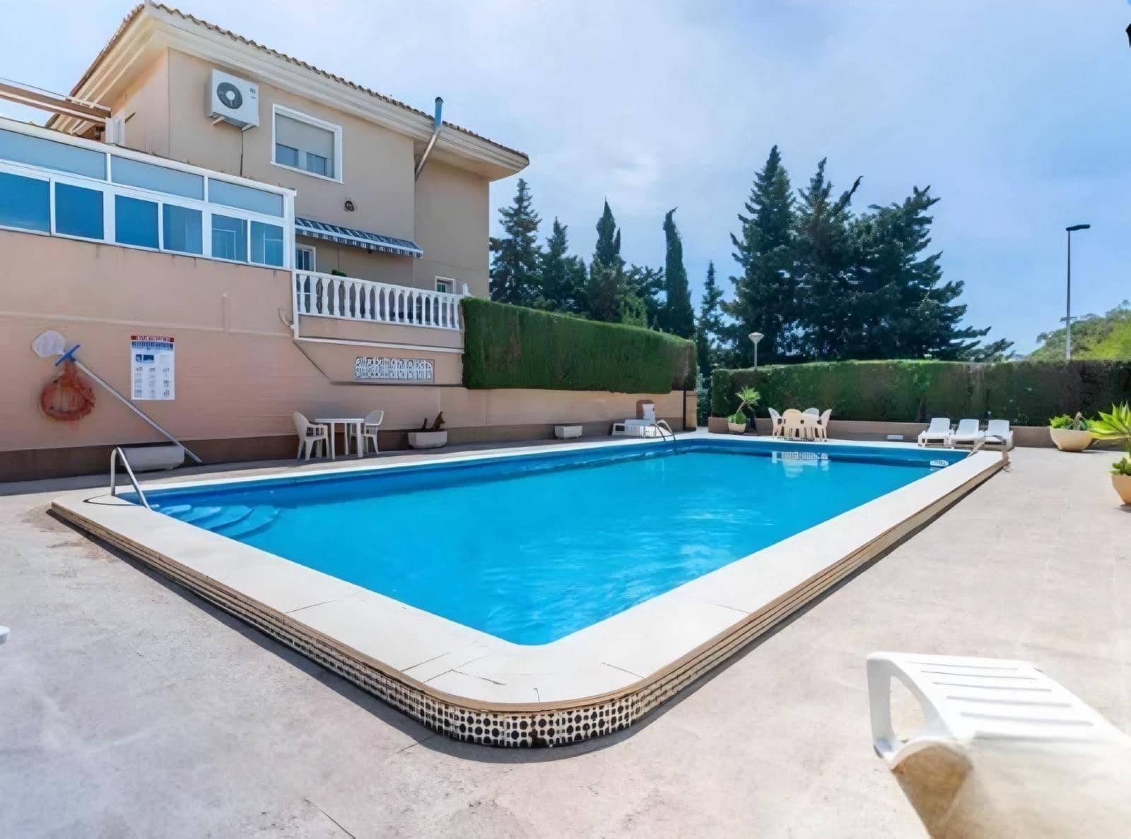 3 bedroom Villa for sale in Punta Prima with pool - € 305,000 (Ref: 9403842)