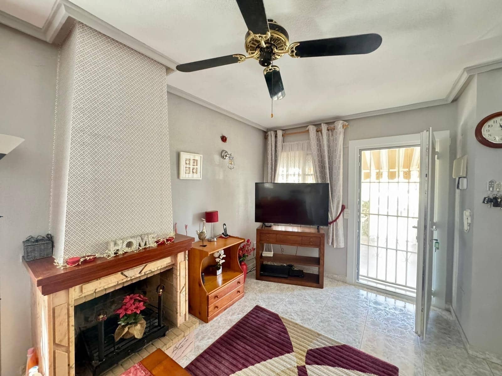 3 bedroom Villa for sale in Punta Prima with pool - € 305,000 (Ref: 9403842)