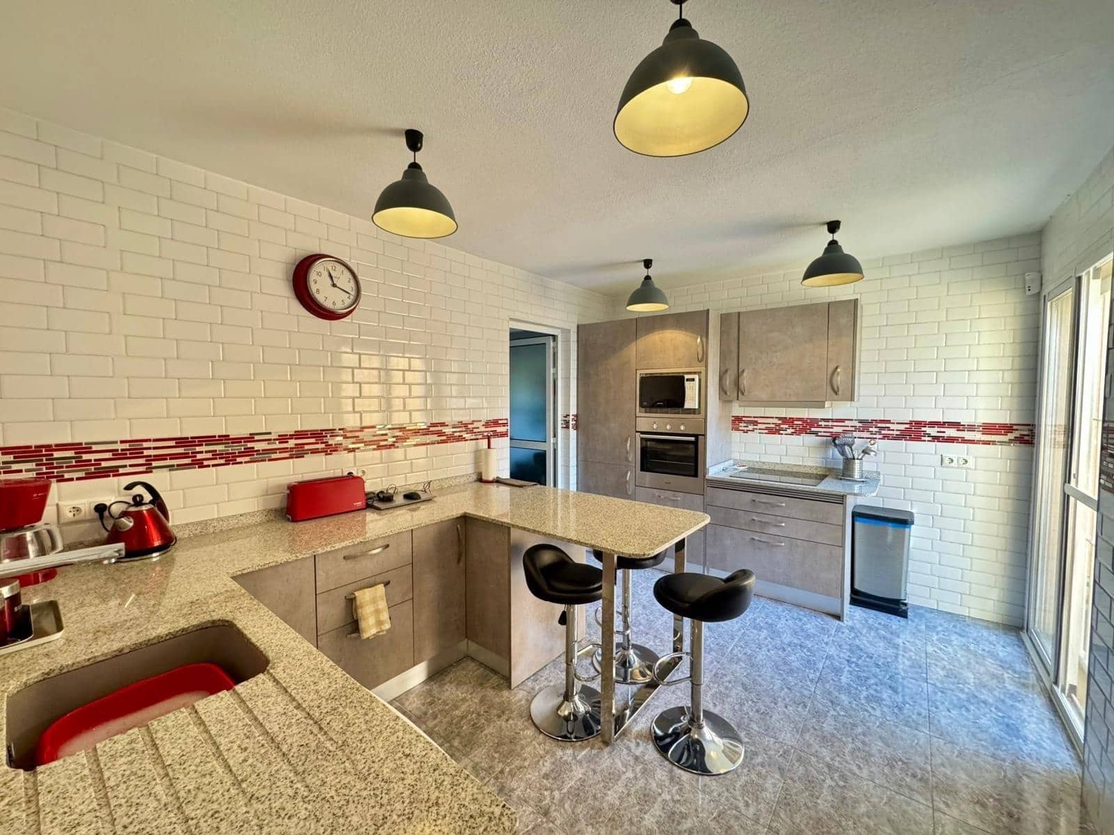 3 bedroom Villa for sale in Punta Prima with pool - € 305,000 (Ref: 9403842)