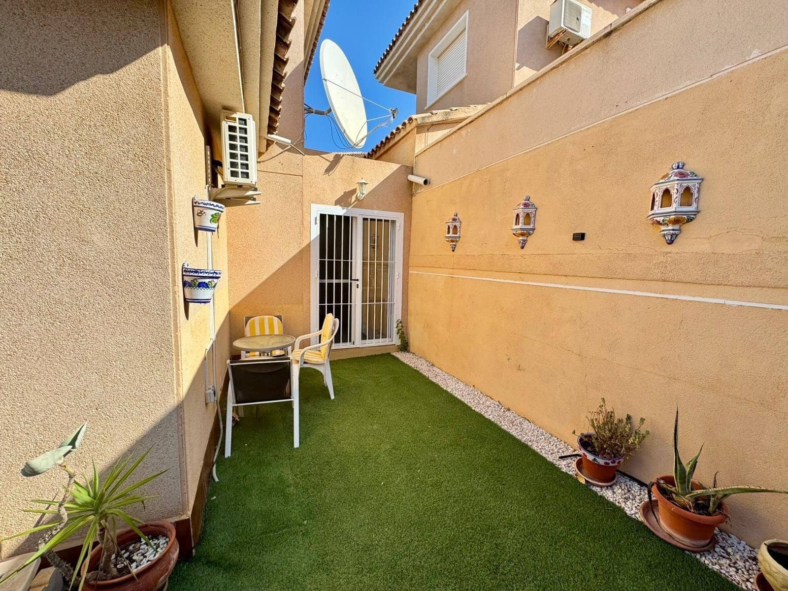 3 bedroom Villa for sale in Punta Prima with pool - € 305,000 (Ref: 9403842)