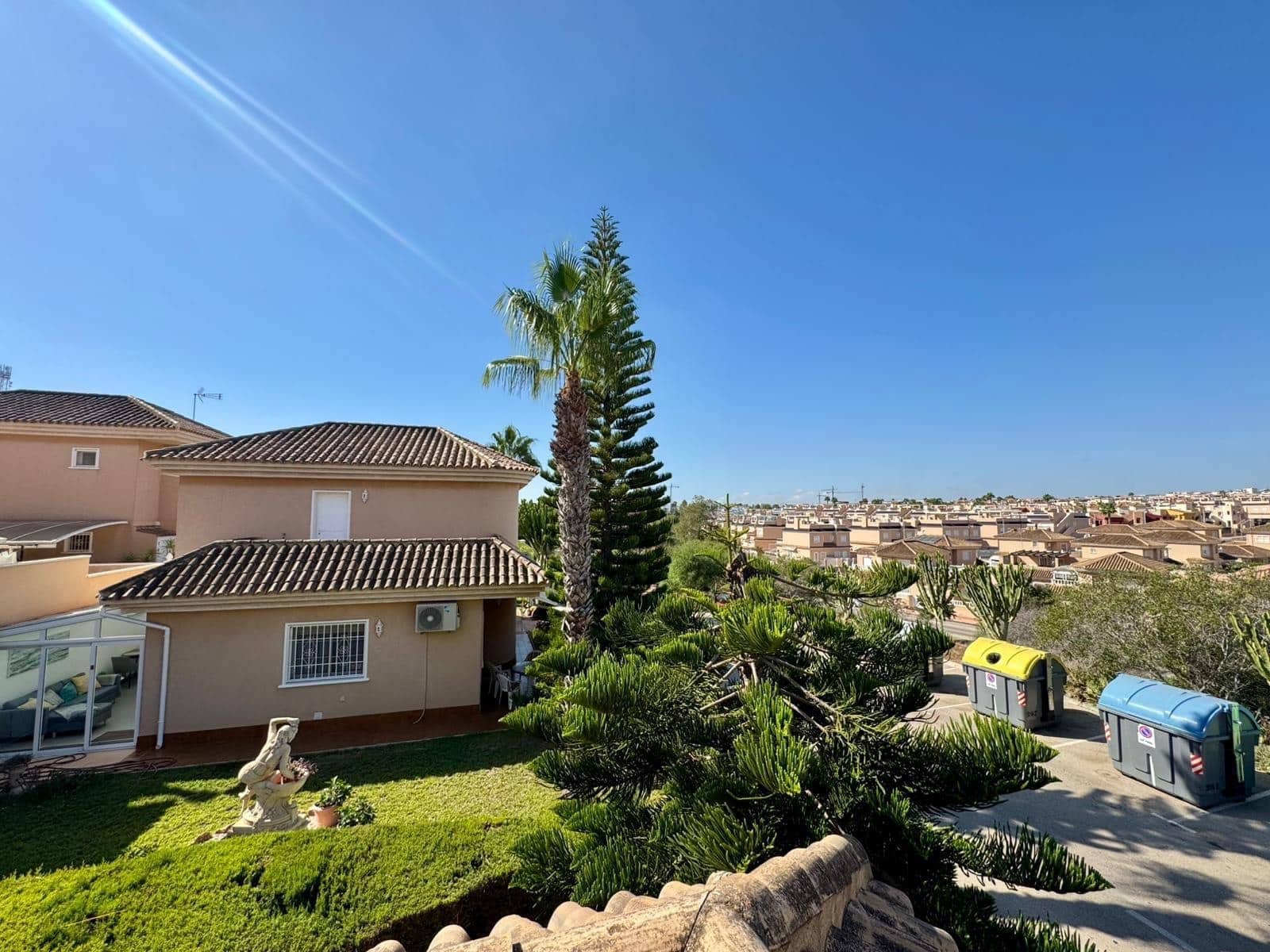 3 bedroom Villa for sale in Punta Prima with pool - € 305,000 (Ref: 9403842)