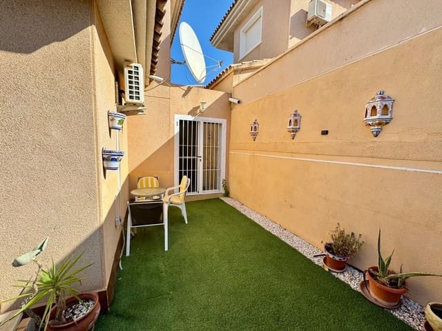 3 bedroom Villa for sale in Punta Prima, Torrevieja with pool - € 305,000 (Ref: 9403842)