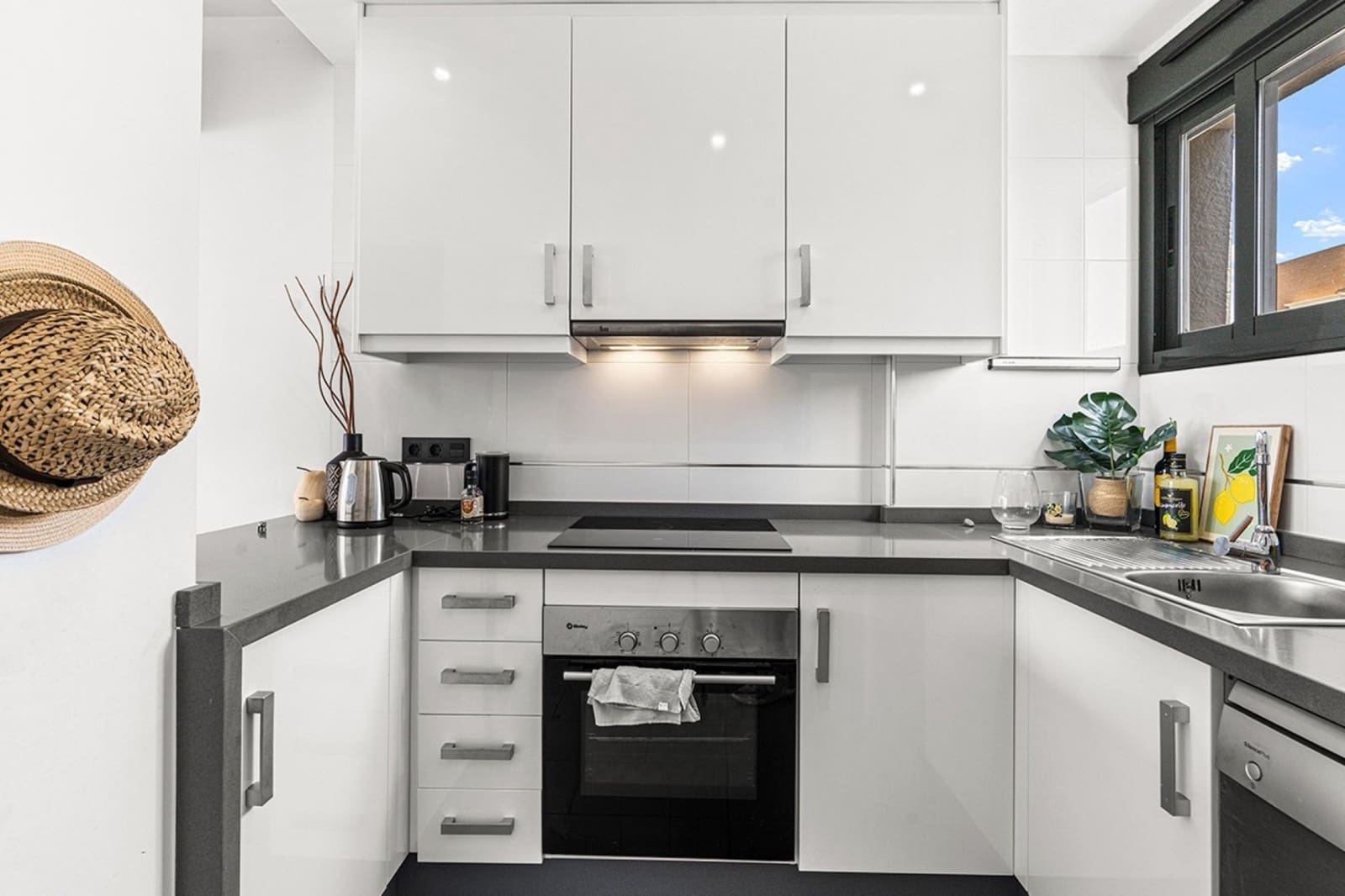 2 slaapkamer Appartement te koop in La Zenia met zwembad - € 319.000 (Ref: 9403843)