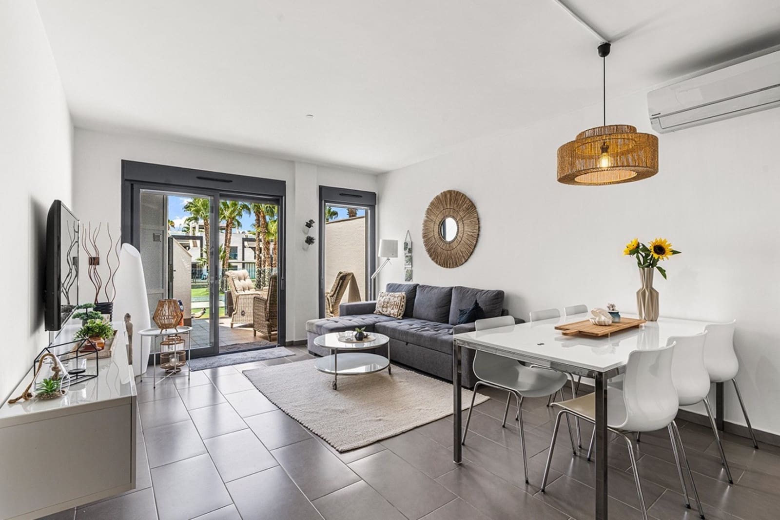 2 slaapkamer Appartement te koop in La Zenia met zwembad - € 319.000 (Ref: 9403843)