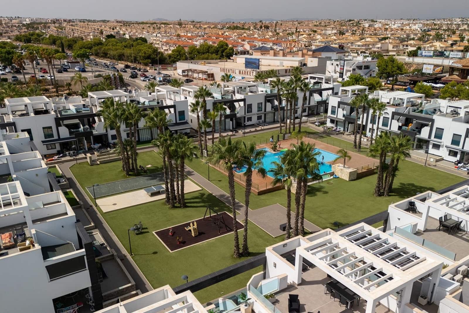 2 slaapkamer Appartement te koop in La Zenia met zwembad - € 319.000 (Ref: 9403843)