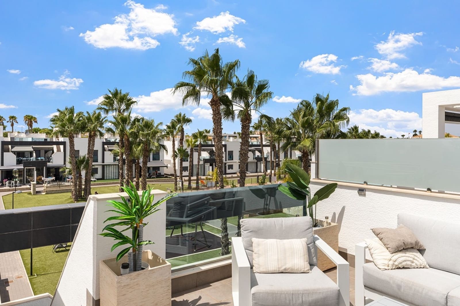 2 slaapkamer Appartement te koop in La Zenia met zwembad - € 319.000 (Ref: 9403843)