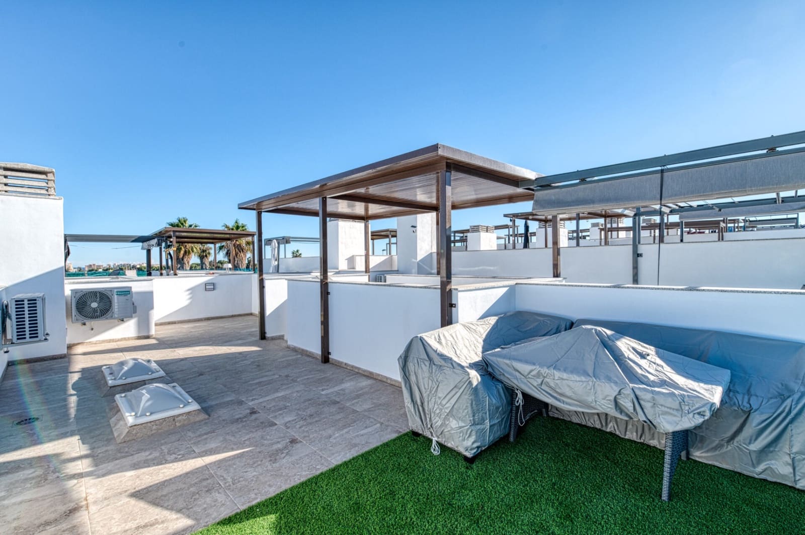 3 slaapkamer Huis te koop in Torrevieja met zwembad - € 329.000 (Ref: 9403850)