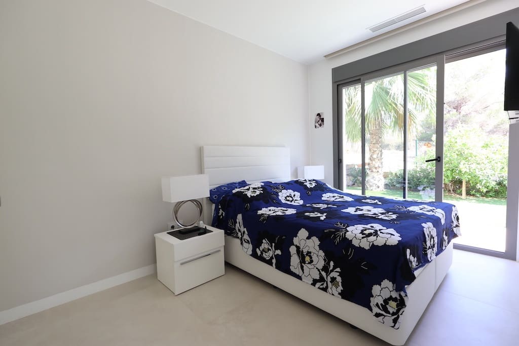 4 quarto Moradia para venda em Las Colinas Golf com piscina - 895 000 € (Ref: 9403861)