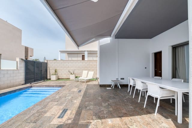 5 Zimmer Villa zu verkaufen in Villamartin, Orihuela mit Pool - 695.000 € (Ref: 9403869)