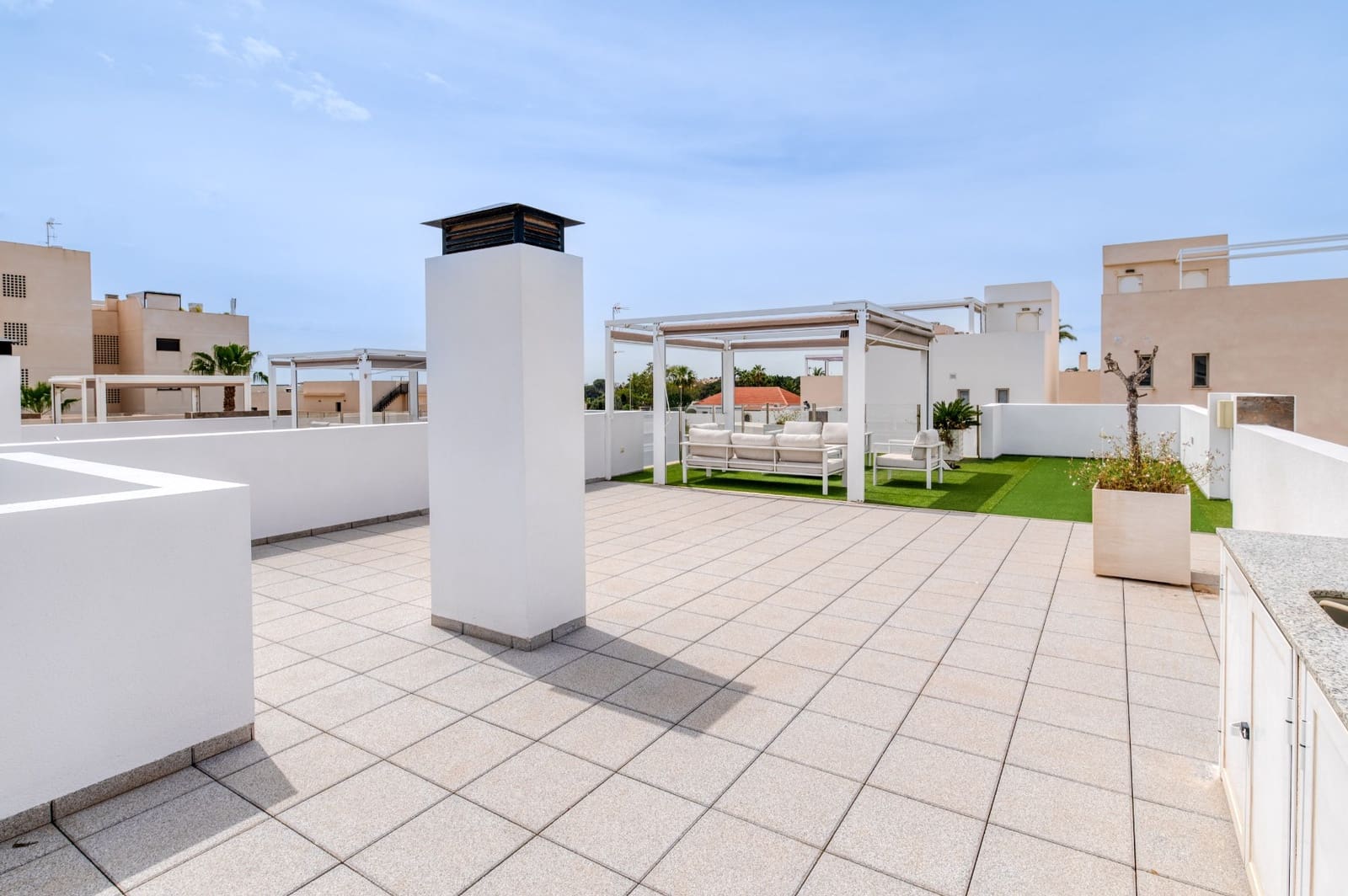 5 Zimmer Villa zu verkaufen in Villamartin mit Pool - 695.000 € (Ref: 9403869)