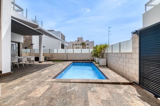 5 Zimmer Villa zu verkaufen in Villamartin, Orihuela mit Pool - 695.000 € (Ref: 9403869)