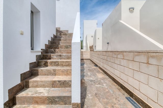 5 Zimmer Villa zu verkaufen in Villamartin, Orihuela mit Pool - 695.000 € (Ref: 9403869)