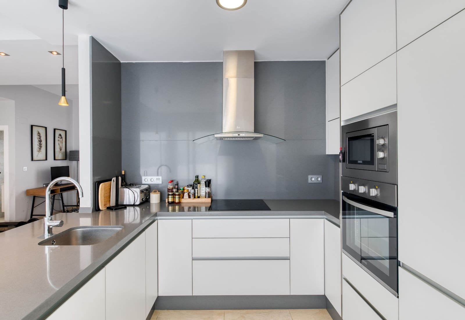 5 Zimmer Villa zu verkaufen in Villamartin mit Pool - 695.000 € (Ref: 9403869)