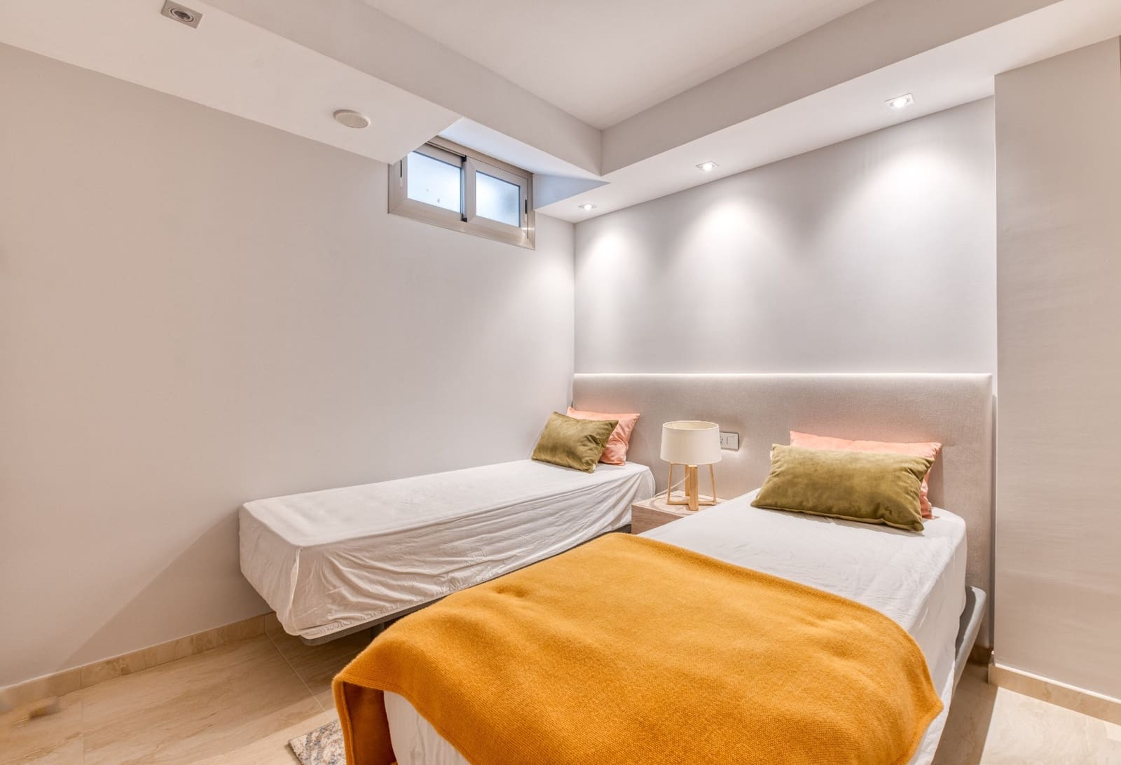 5 Zimmer Villa zu verkaufen in Villamartin mit Pool - 695.000 € (Ref: 9403869)