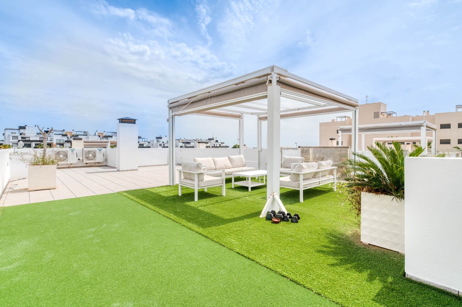 5 Zimmer Villa zu verkaufen in Villamartin mit Pool - 695.000 € (Ref: 9403869)