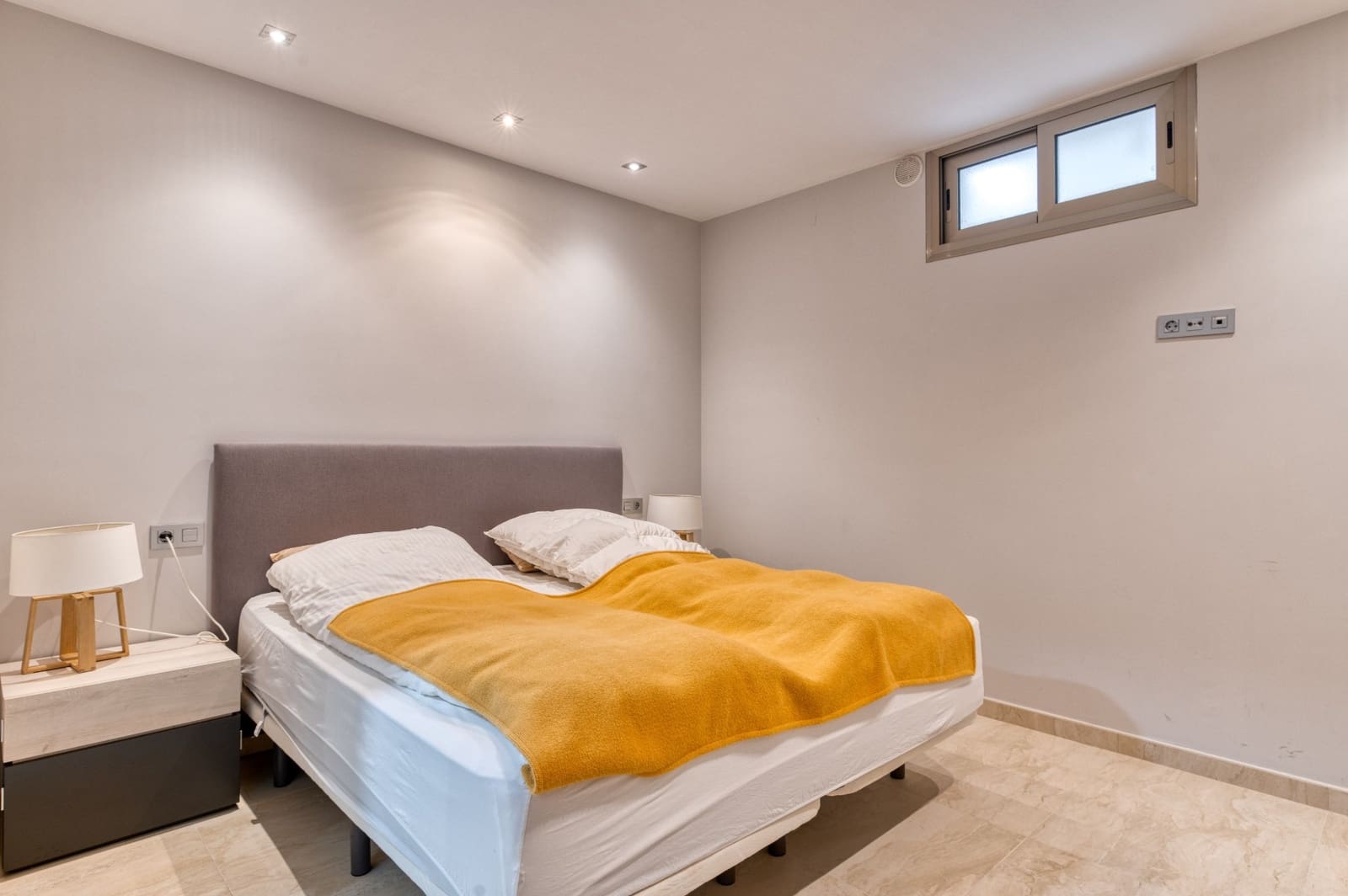 5 Zimmer Villa zu verkaufen in Villamartin mit Pool - 695.000 € (Ref: 9403869)