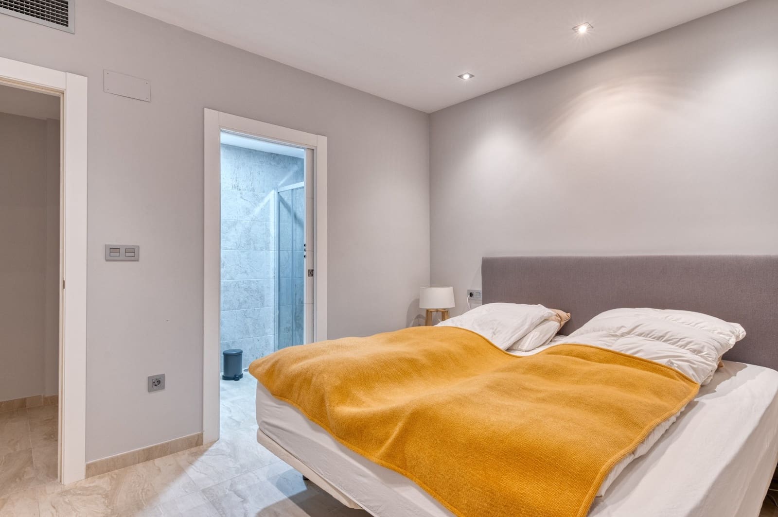 5 Zimmer Villa zu verkaufen in Villamartin mit Pool - 695.000 € (Ref: 9403869)