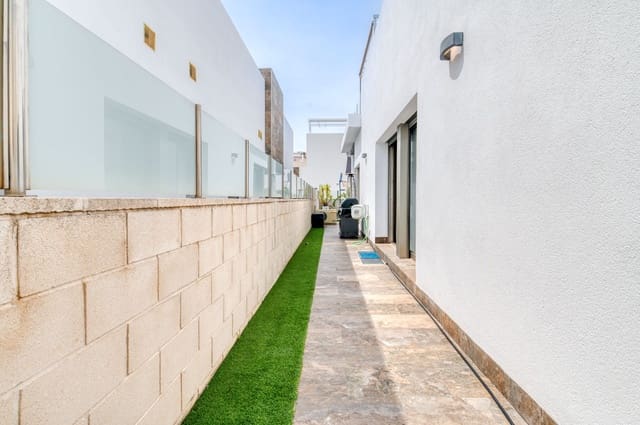 5 Zimmer Villa zu verkaufen in Villamartin, Orihuela mit Pool - 695.000 € (Ref: 9403869)