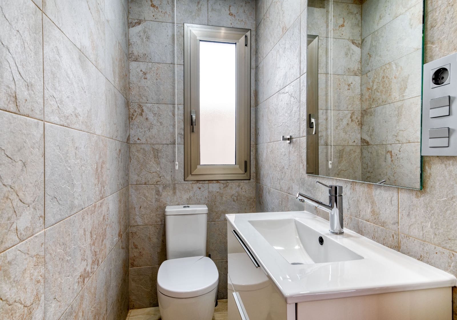 5 Zimmer Villa zu verkaufen in Villamartin mit Pool - 695.000 € (Ref: 9403869)