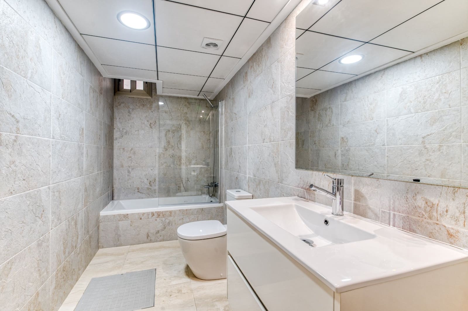 5 Zimmer Villa zu verkaufen in Villamartin mit Pool - 695.000 € (Ref: 9403869)